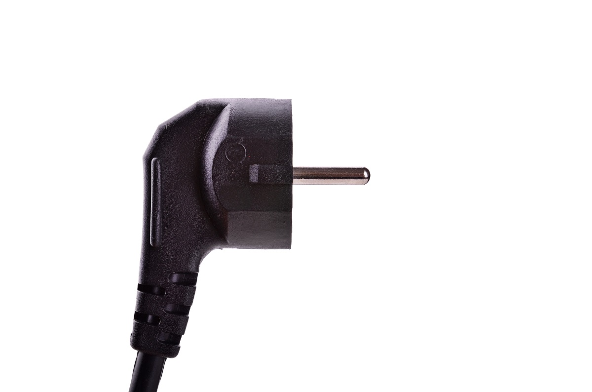 Czy należy odłączać laptop od zasilania?