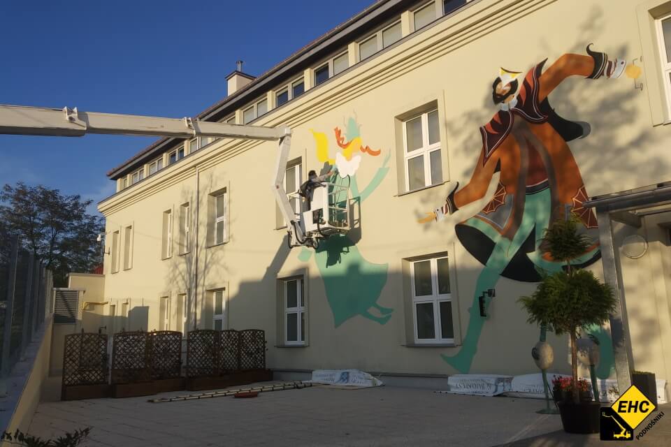 Podnośnik koszowy i sztuka – czy mogą iść w parze?